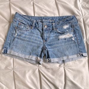 American Eagle Size 4 Distressed Mid-Rise Denim Shorts With Pockets - Great Cond